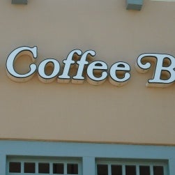 Founded in Brentwood, California in 1963, the Coffee Bean & Tea Leaf is a true coffee and tea joint that focuses on hot drinks and not on sweets and pastries.