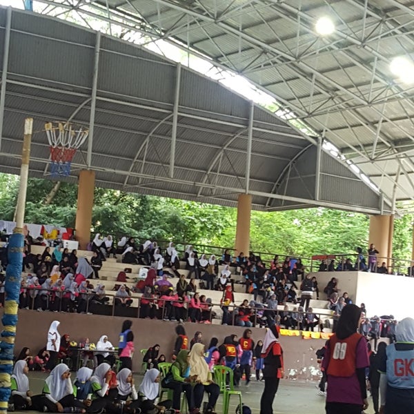 Kompleks sukan paroi