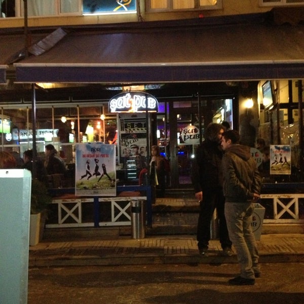 Foto tirada no(a) Şat Pub por Serkan S. em 1/26/2013