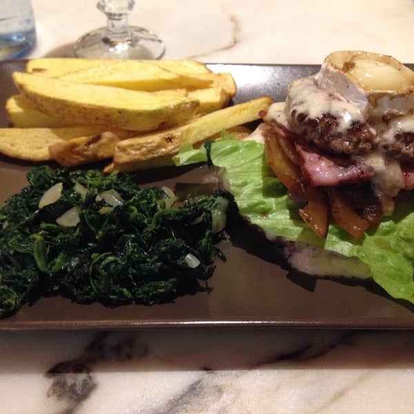 Foto scattata a Hamburgueria Gourmet - Café do Rio da Carlota P. il 12/30/2014