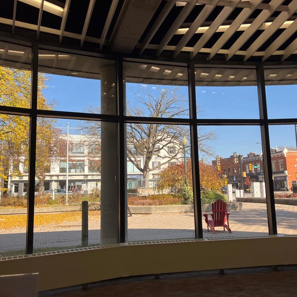Oakville Public Library (Central Branch) Library in Oakville