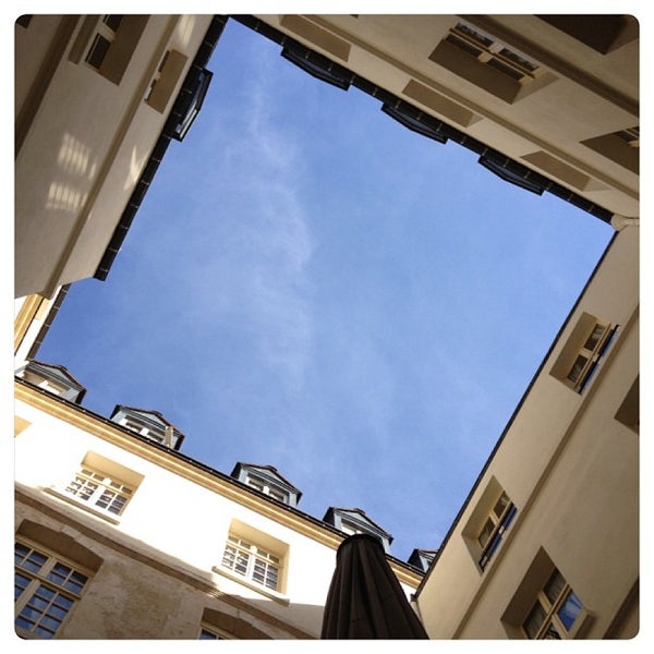 Das Foto wurde bei Hôtel d&#39;Aubusson von Melissa C. am 9/1/2013 aufgenommen