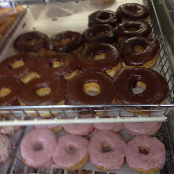 Foto tirada no(a) Dat Donut por Lin G. H. em 1/10/2015