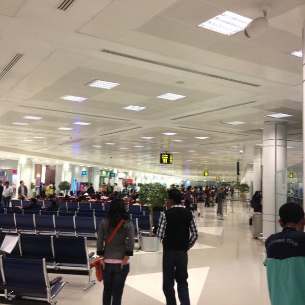 Das Foto wurde bei Doha International Airport (DOH) مطار الدوحة الدولي von Marcos C. am 4/14/2013 aufgenommen