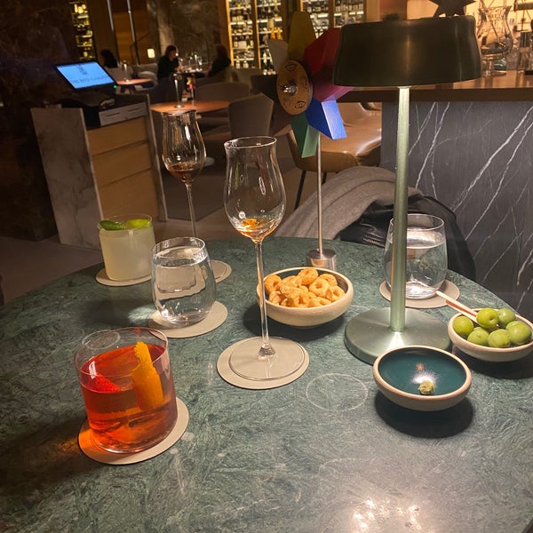 negroni, gin, atmosphere and service (very intusiastic) are worth to visit🍸