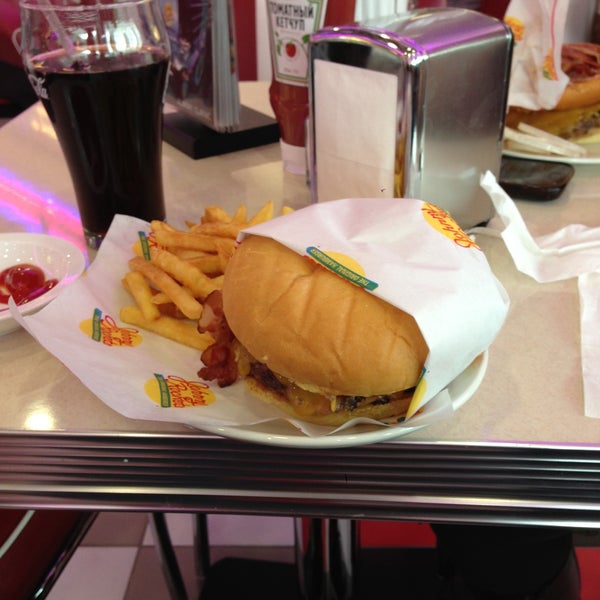 Photo taken at Johnny Rockets by Alexandr G. on 4/14/2013