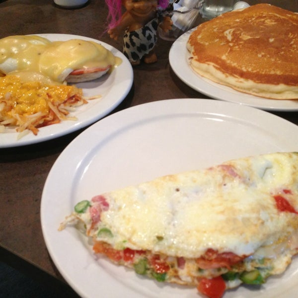 Lydia's Cafe Breakfast Spot in Rockford