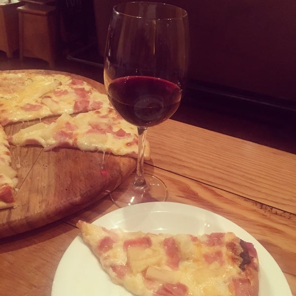 Pff buenísima la pizza! El vino ni se diga!
