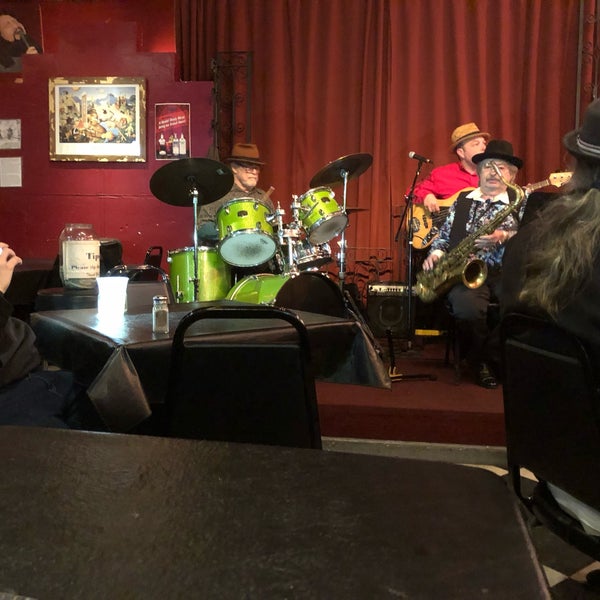 Foto tomada en Buffa&#39;s Lounge  por Edward E. el 3/17/2019