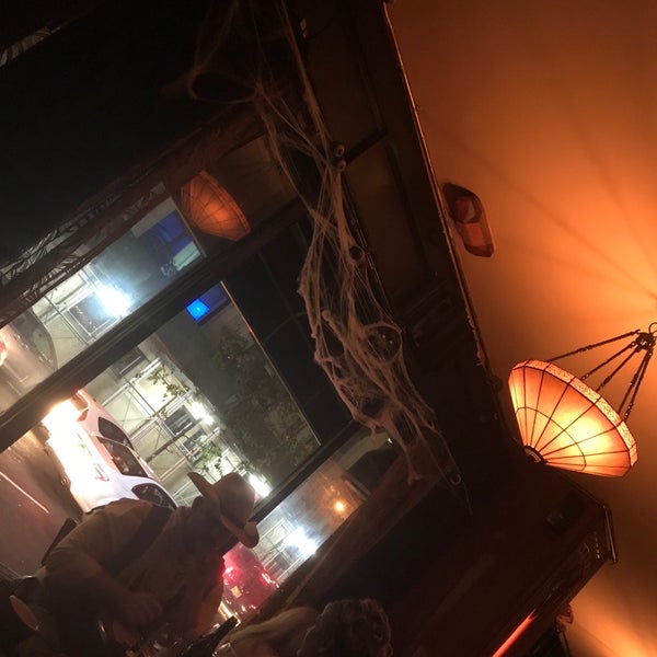 10/29/2017 tarihinde NMziyaretçi tarafından SoHo Cigar Bar'de çekilen fotoğraf