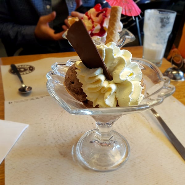 Crepes & Waffles Heladería