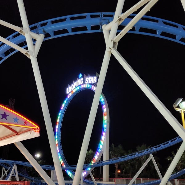 รูปภาพถ่ายที่ Parko Paliatso Luna Park โดย Петро Б. เมื่อ 10/14/2019