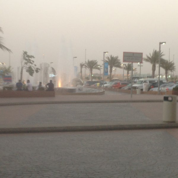 Foto tirada no(a) Red Sea Mall por Doody A. em 6/1/2013