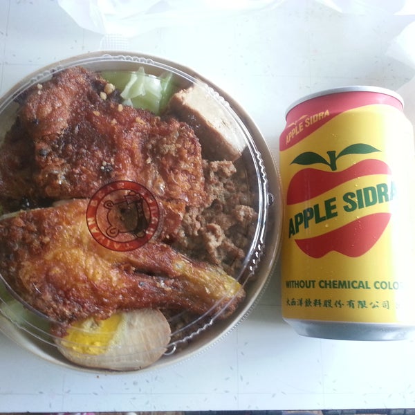 Fried chicken leg bento and apple sidar drink
