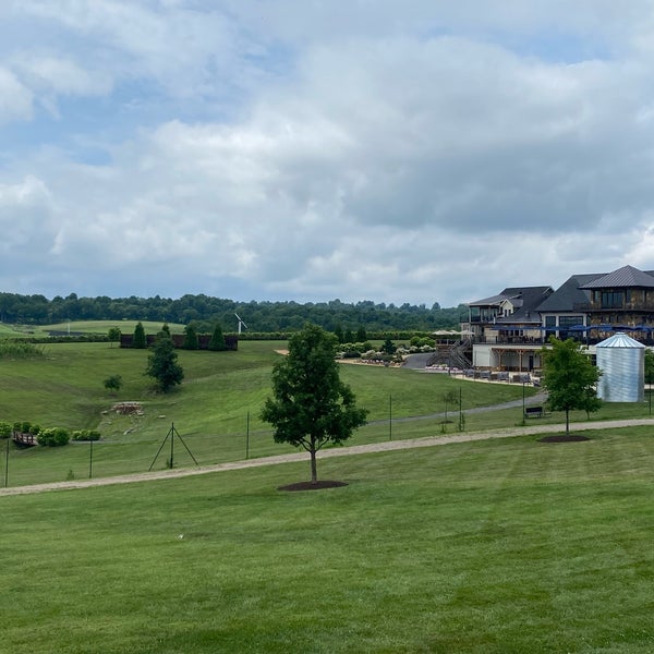 Das Foto wurde bei Stone Tower Winery von Emel U. am 7/8/2022 aufgenommen