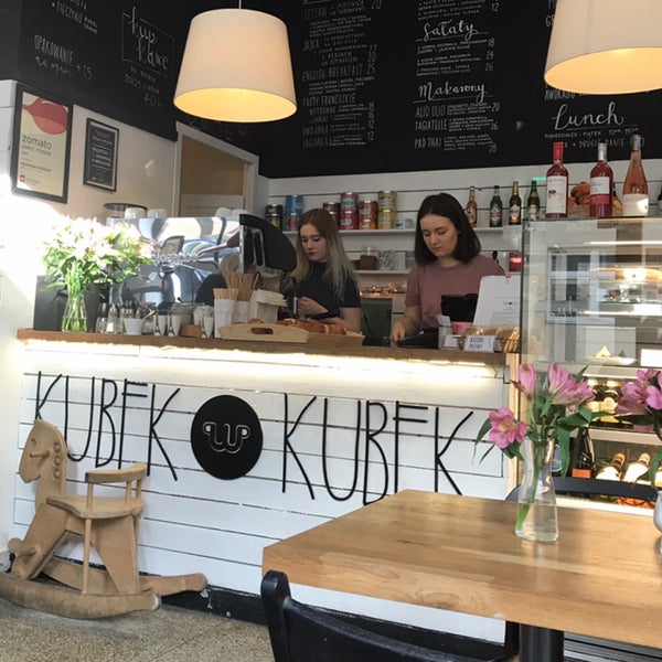 Photo prise au Kubek w Kubek Cafe par Emel U. le2/28/2019