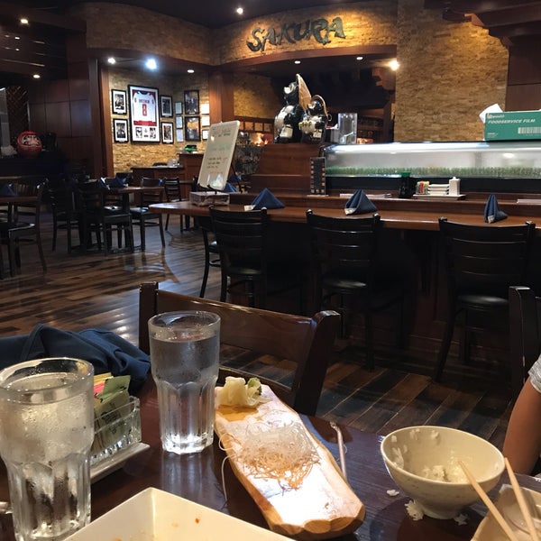 Foto tirada no(a) Sakura Japanese Steak, Seafood House &amp; Sushi Bar por Emel U. em 9/2/2019