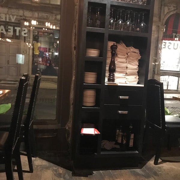 5/15/2018에 🚧Francisco™💀🚧님이 Vieux-Port Steakhouse에서 찍은 사진