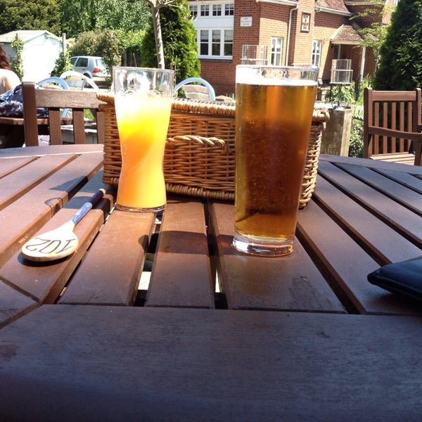 Cart & Horses Pub in Kings Worthy