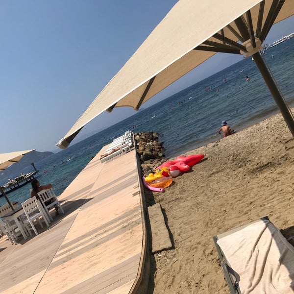 Foto scattata a Elani Beach Restaurant da Uğur U. Y. il 8/4/2018