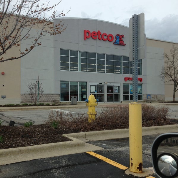 Petco Pet Supplies Store in Vernon Hills