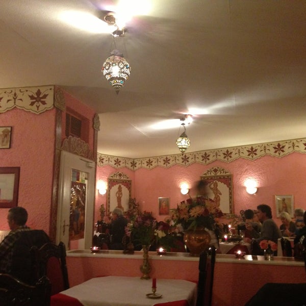 Das Foto wurde bei Ganga Restaurant von Maria Isabel C. am 2/17/2013 aufgenommen