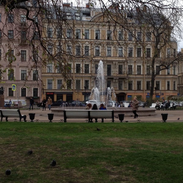 Foto tomada en Manezhnaya Square  por Boris M. el 5/9/2013