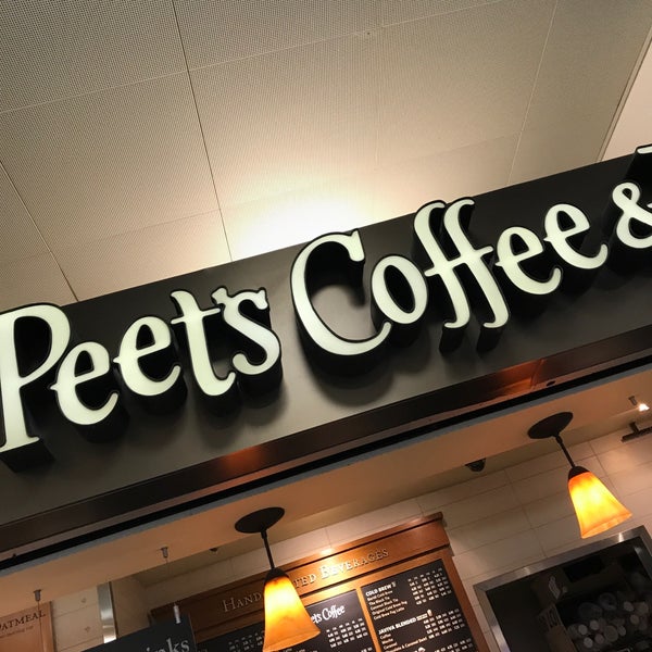 Foto tomada en Peet&#39;s Coffee &amp; Tea  por Woori el 3/4/2018