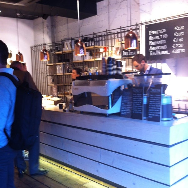 10/31/2013 tarihinde Alan A.ziyaretçi tarafından Bear Market Coffee'de çekilen fotoğraf