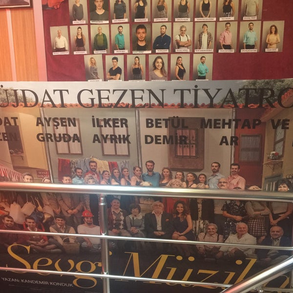 Das Foto wurde bei Müjdat Gezen Tiyatrosu von Yasemin (. am 11/12/2016 aufgenommen