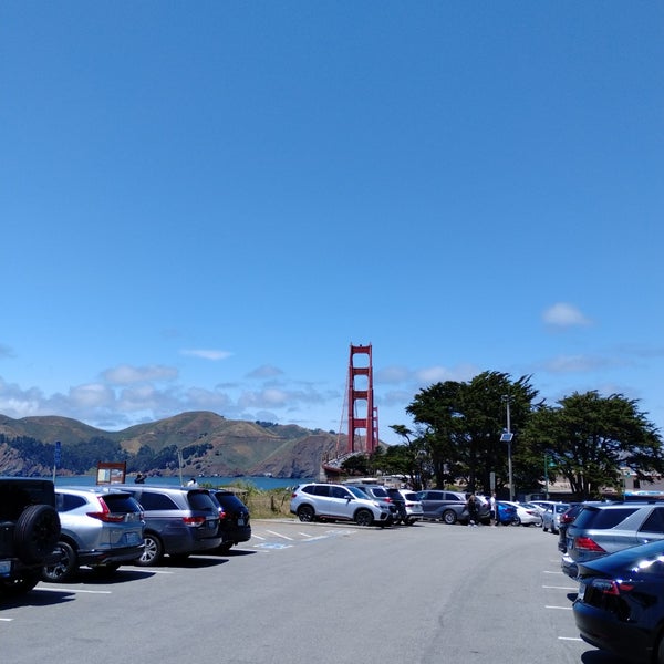 Foto tomada en Golden Gate Bridge Welcome Center  por Brian el 5/30/2023