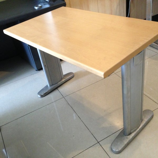 Computer table from japan!  This item has durable metal legs.