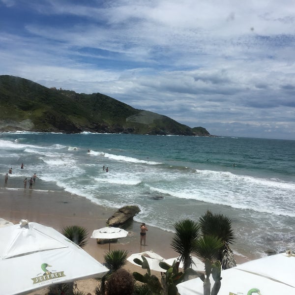 Das Foto wurde bei Rocka Beach Lounge &amp; Restaurante von Gennaro R. am 2/4/2017 aufgenommen