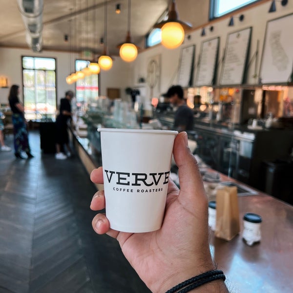 Foto diambil di Verve Coffee Roasters oleh Fares A. pada 6/29/2022