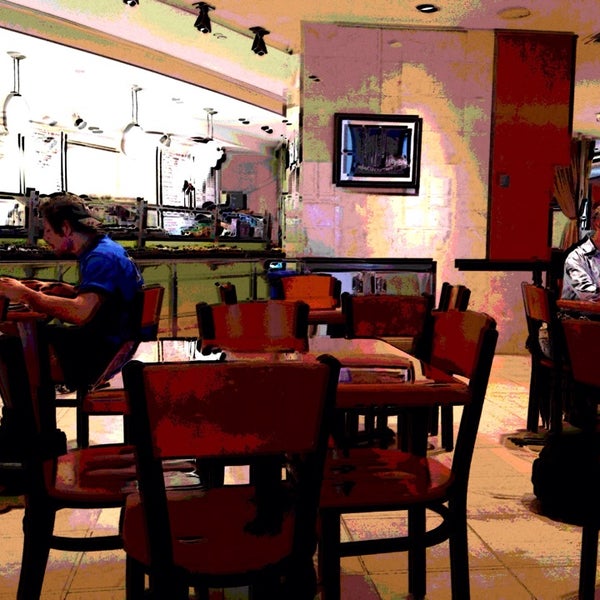 6/11/2014 tarihinde Marc S.ziyaretçi tarafından Pulse Restaurant &amp; Bar'de çekilen fotoğraf