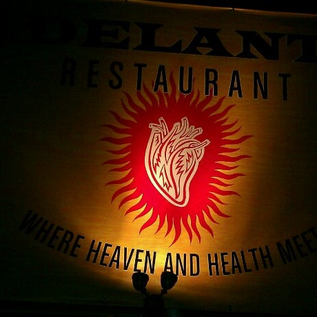 Photo prise au Adelante Restaurant par Chris D. le3/1/2013