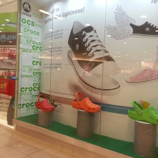 crocs queensbay mall