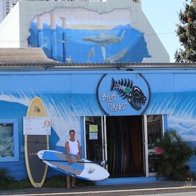 Foto tomada en Blue Planet Surf - SUP HQ  por Robert S. el 2/27/2016