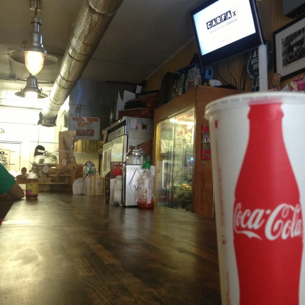 5/22/2013 tarihinde Wayniac D.ziyaretçi tarafından Little&#39;s Food Store'de çekilen fotoğraf