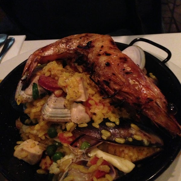 Foto diambil di Blue Fish Seafood Restaurant oleh Catherine O. pada 4/22/2013