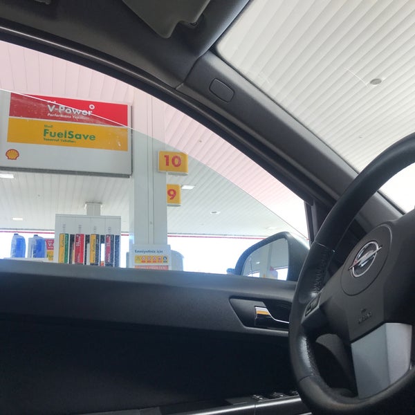 Photo taken at Shell by Hüseyin K. on 3/9/2019
