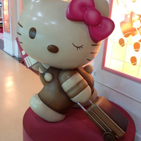 The Wai  Sanrio Gift Gate