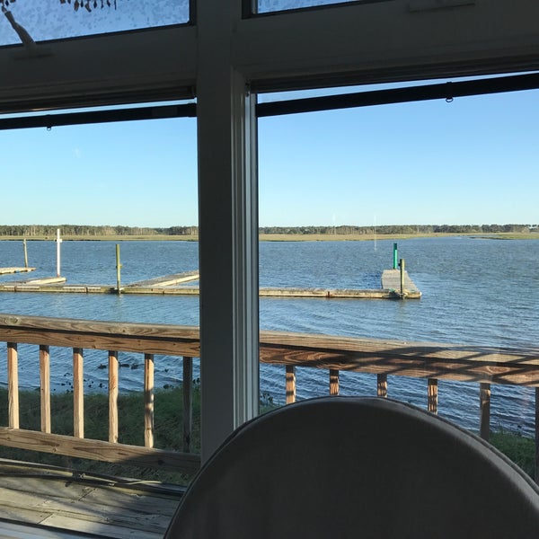 Etta's Channel Side Seafood Restaurant in Chincoteague Island