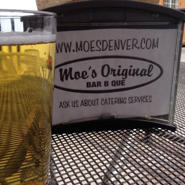 รูปภาพถ่ายที่ Moe&#39;s Original BBQ โดย Jessica C. เมื่อ 5/3/2014