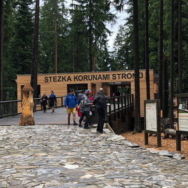 รูปภาพถ่ายที่ Stezka korunami stromů โดย Ala เมื่อ 8/13/2019