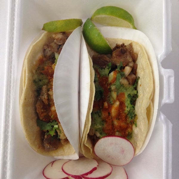 รูปภาพถ่ายที่ Tacos Morelos โดย Nuri J. เมื่อ 11/7/2014