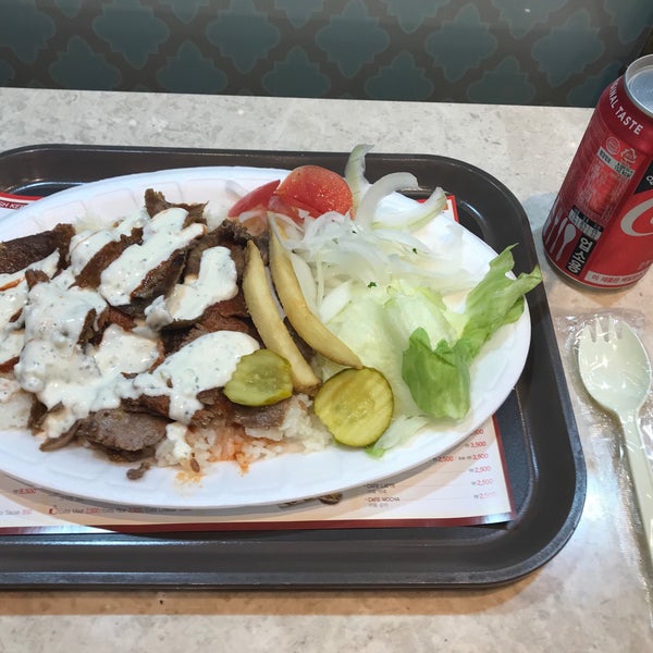 Photo taken at Sultan Kebab Halal Food by Jun S. on 5/13/2018