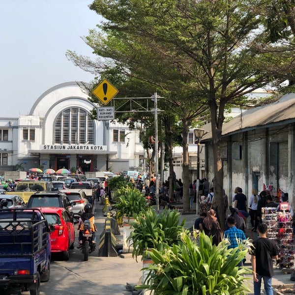 Foto diambil di Stasiun Jakarta Kota oleh Ilya U. pada 10/6/2018