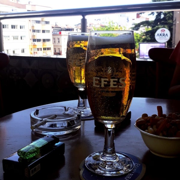 Foto tirada no(a) Şişman Efes Pub por İlayda D. em 7/17/2019