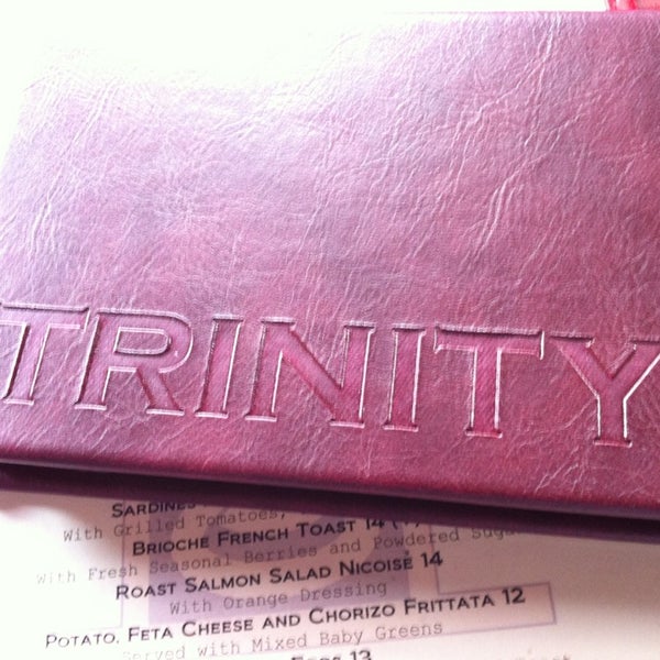 Photo prise au Trinity Restaurant Bar &amp; Lounge par Todd K. le2/16/2013